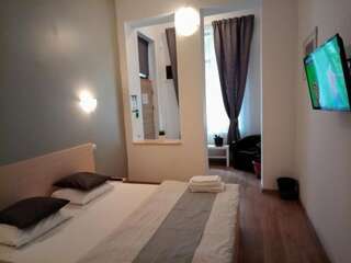 Гостевой дом Central Guesthouse Бухарест Улучшенный двухместный номер с 1 кроватью-7