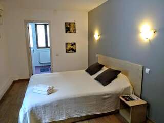 Гостевой дом Central Guesthouse Бухарест Улучшенный двухместный номер с 1 кроватью-27