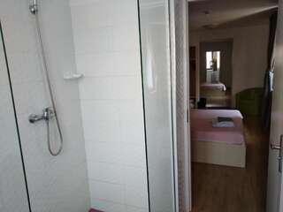 Гостевой дом Central Guesthouse Бухарест Улучшенный двухместный номер с 1 кроватью-31