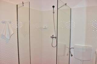 Гостевой дом Central Guesthouse Бухарест Улучшенный двухместный номер с 1 кроватью-43