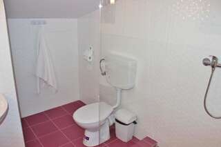 Гостевой дом Central Guesthouse Бухарест Улучшенный двухместный номер с 1 кроватью-46