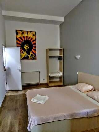 Гостевой дом Central Guesthouse Бухарест Улучшенный двухместный номер с 1 кроватью-48