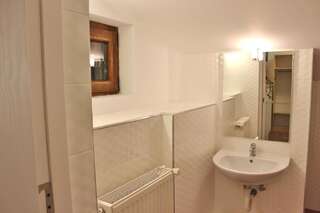 Гостевой дом Central Guesthouse Бухарест Улучшенный двухместный номер с 1 кроватью-52