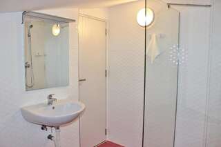 Гостевой дом Central Guesthouse Бухарест Улучшенный двухместный номер с 1 кроватью-53